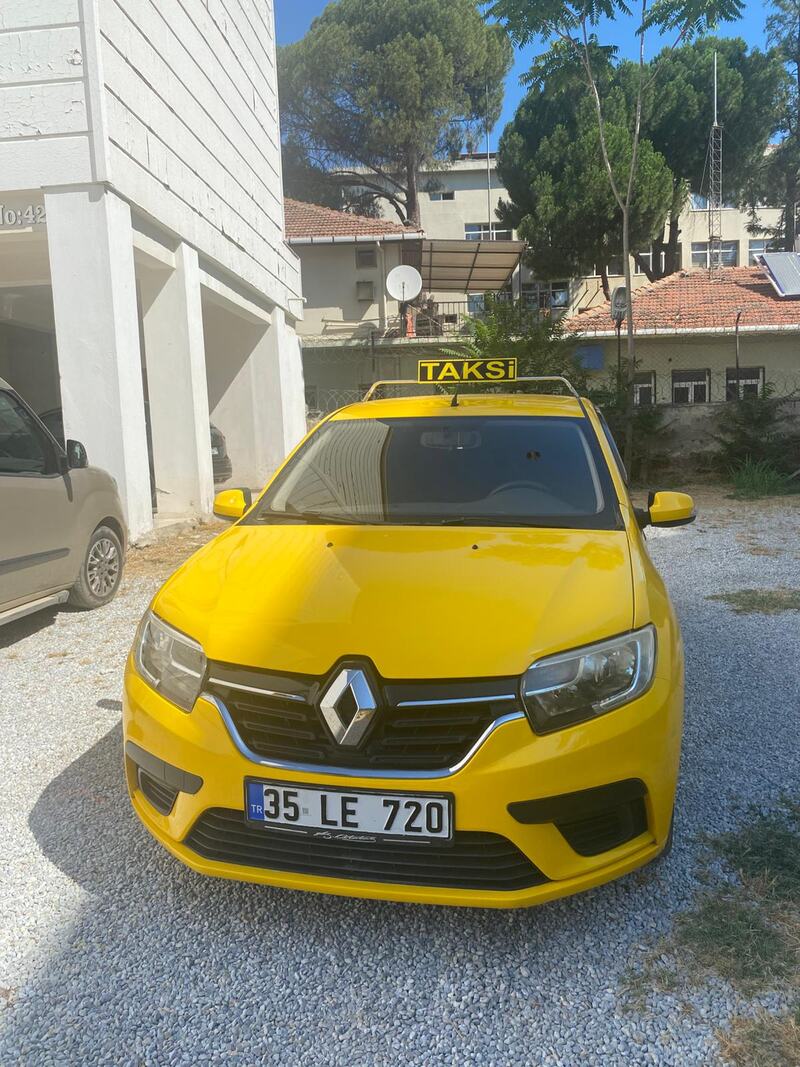 Torbalı İzban Taksi sarı taksi park halinde